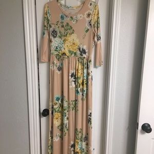 Floral Maxi dress new without tags.